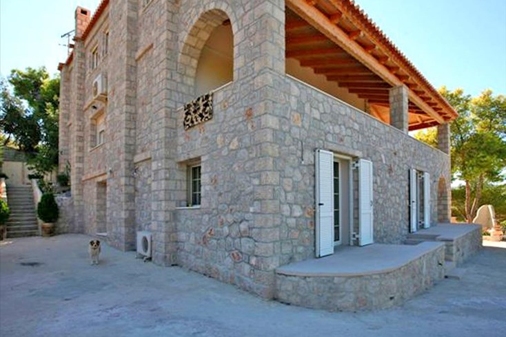 Realty photo 2