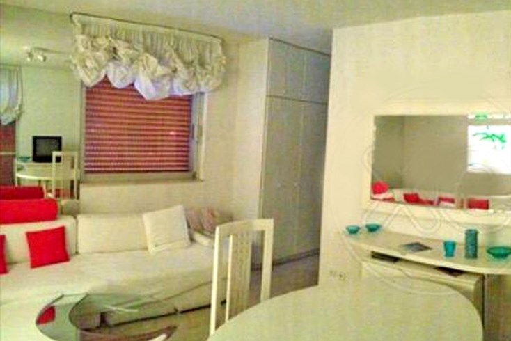 Realty photo 1