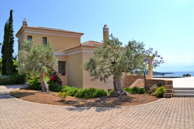 Realty photo 1