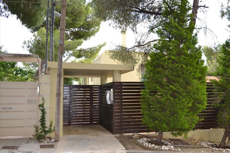 Realty photo 3