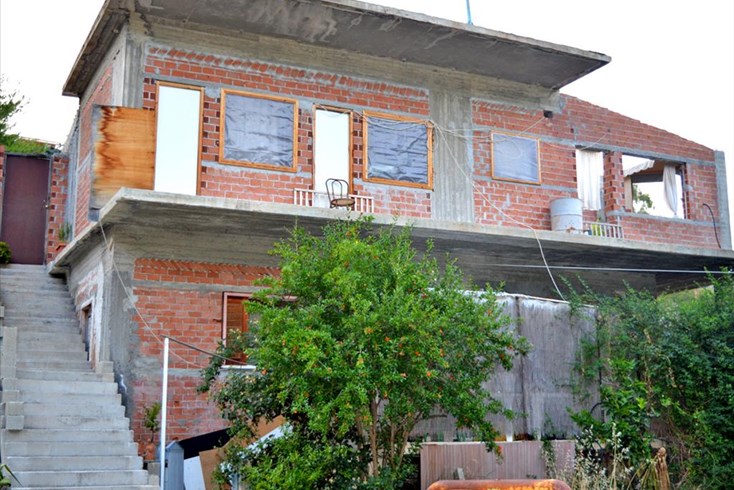 Realty photo 1