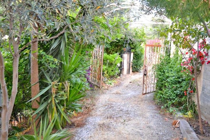 Realty photo 2