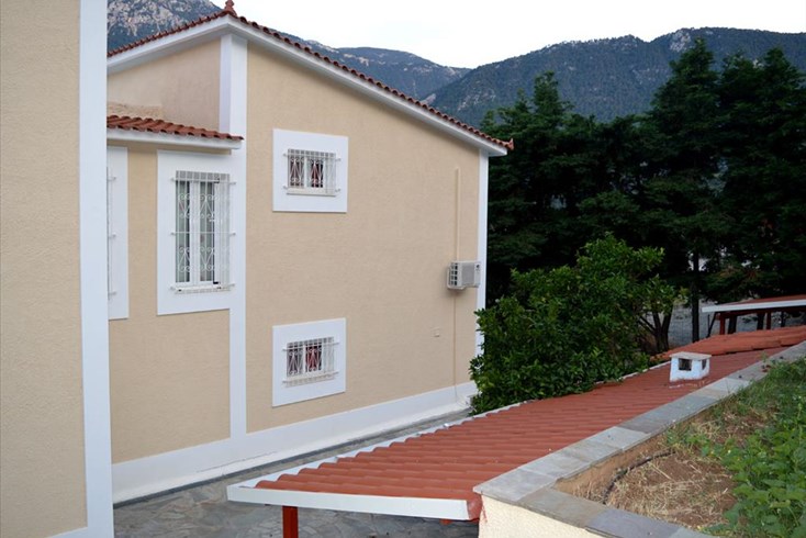 Realty photo 2