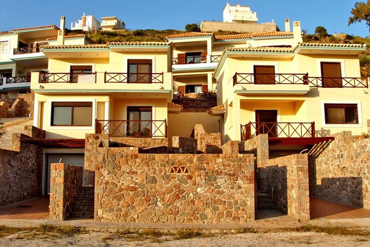 Realty photo 1