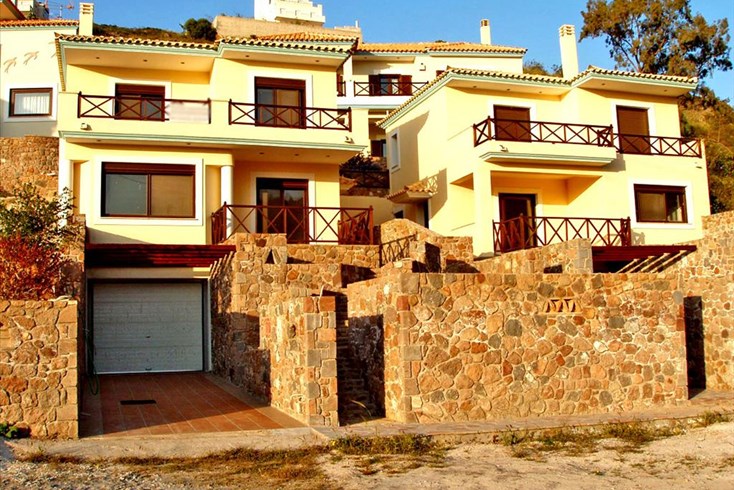 Realty photo 2
