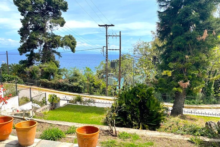 Realty photo 2