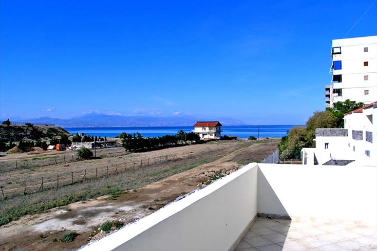 Realty photo 1