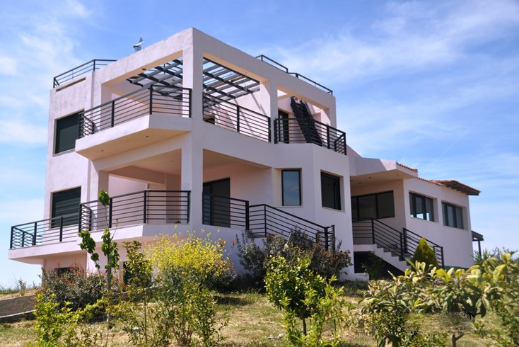 Realty photo 1