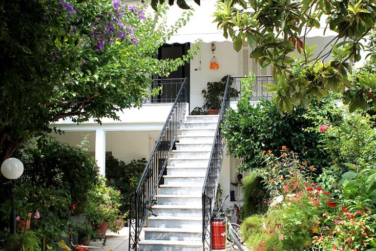 Realty photo 1