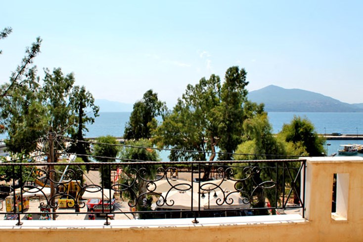 Realty photo 1