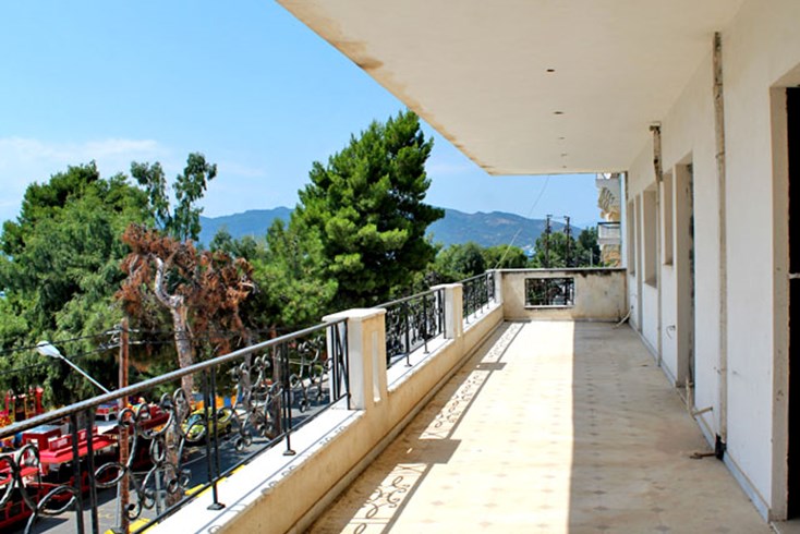 Realty photo 2