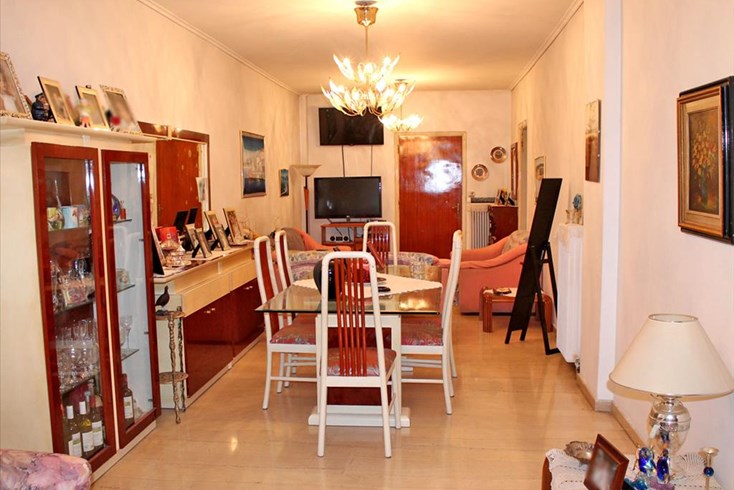 Realty photo 1