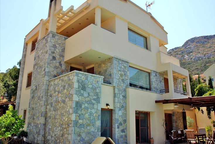 Realty photo 1