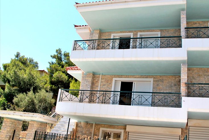 Realty photo 1