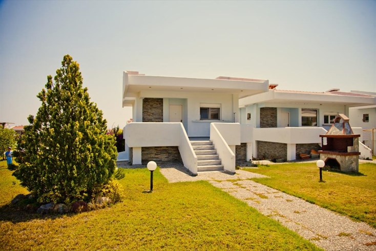 Realty photo 2