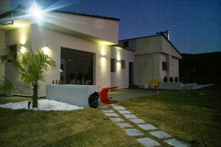 Realty photo 1