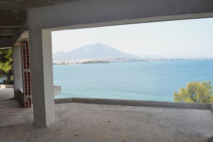 Realty photo 1