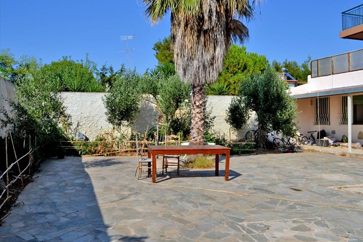 Realty photo 1