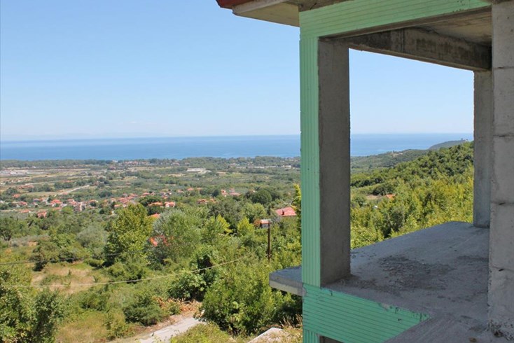Realty photo 1