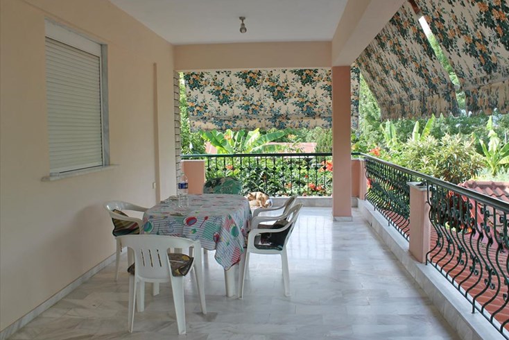 Realty photo 1