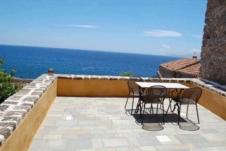 Realty photo 1