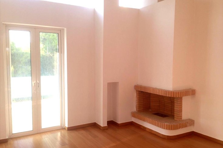 Realty photo 1