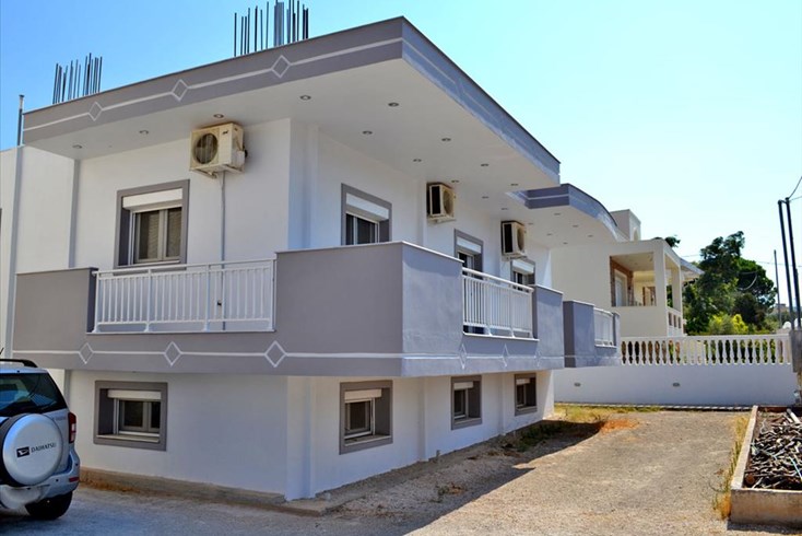 Realty photo 2