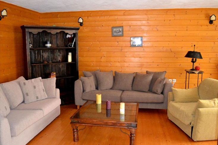 Realty photo 1