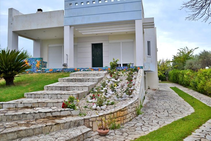 Realty photo 2