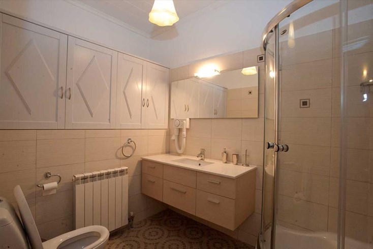 Realty photo 2