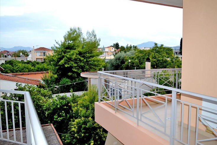 Realty photo 1