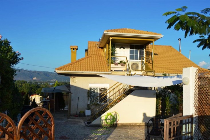 Realty photo 2