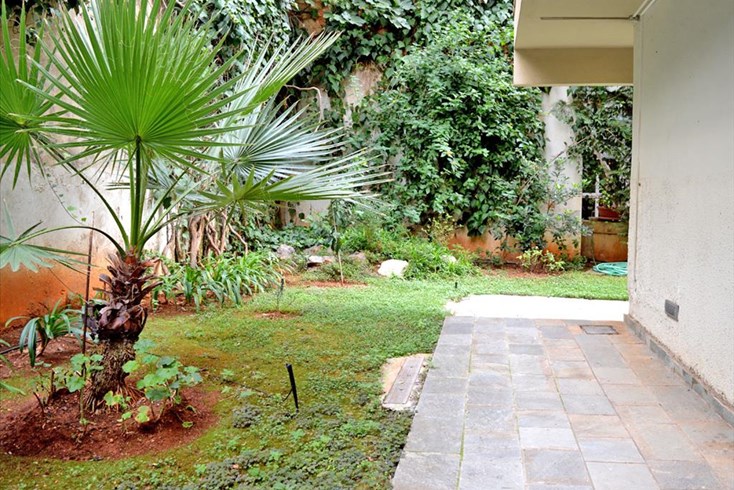 Realty photo 1