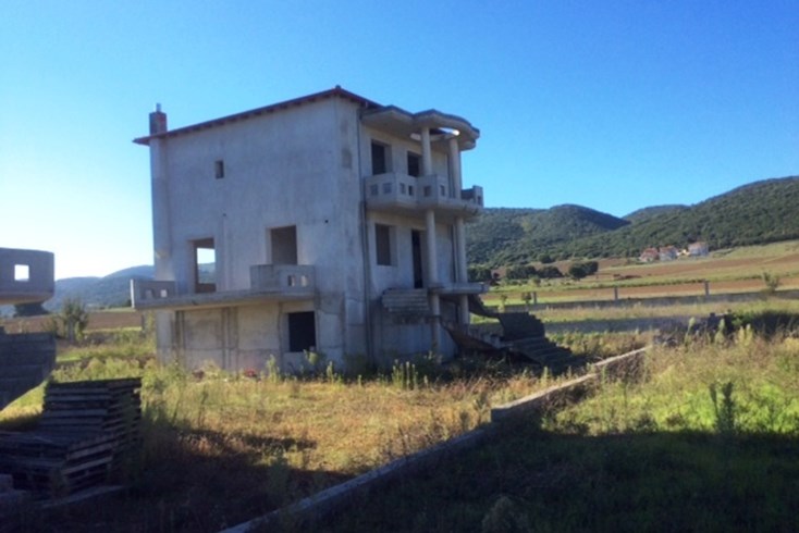 Realty photo 3