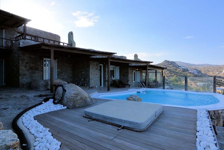 Realty photo 2