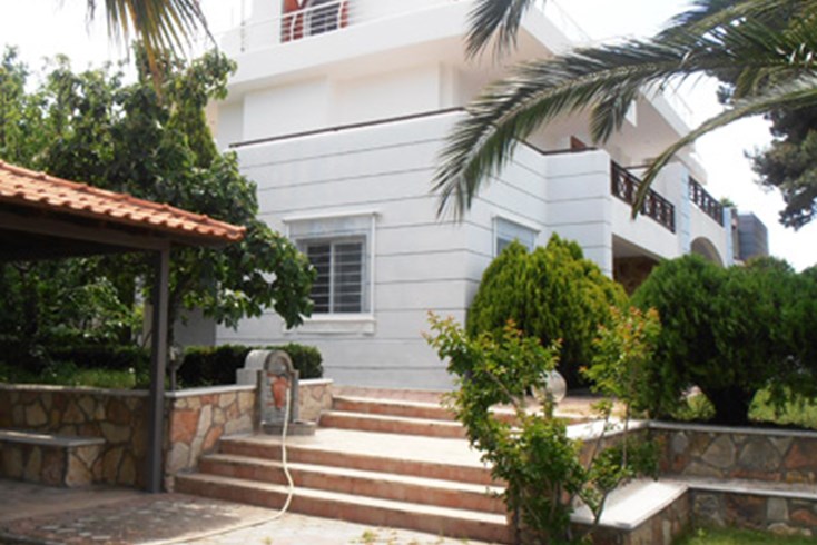 Realty photo 2