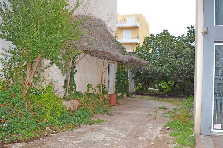 Realty photo 1