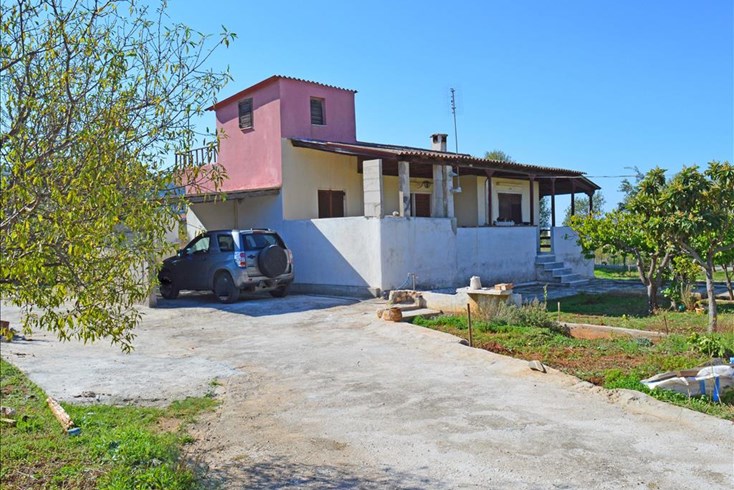 Realty photo 1
