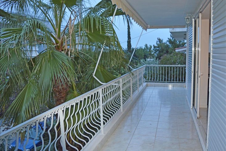 Realty photo 1