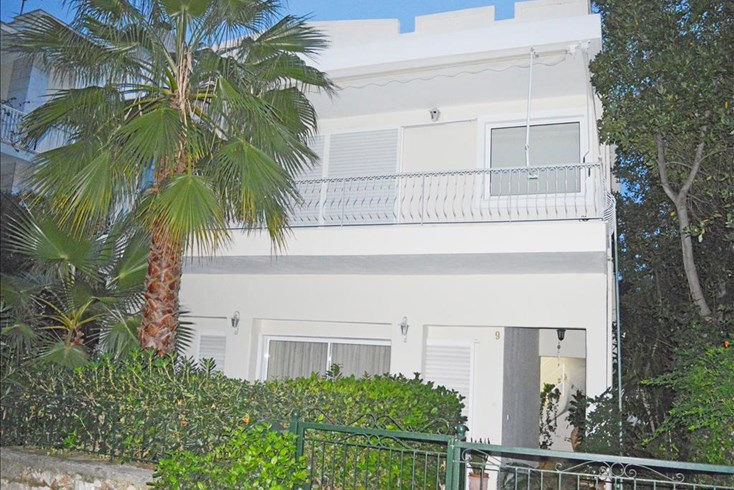 Realty photo 2