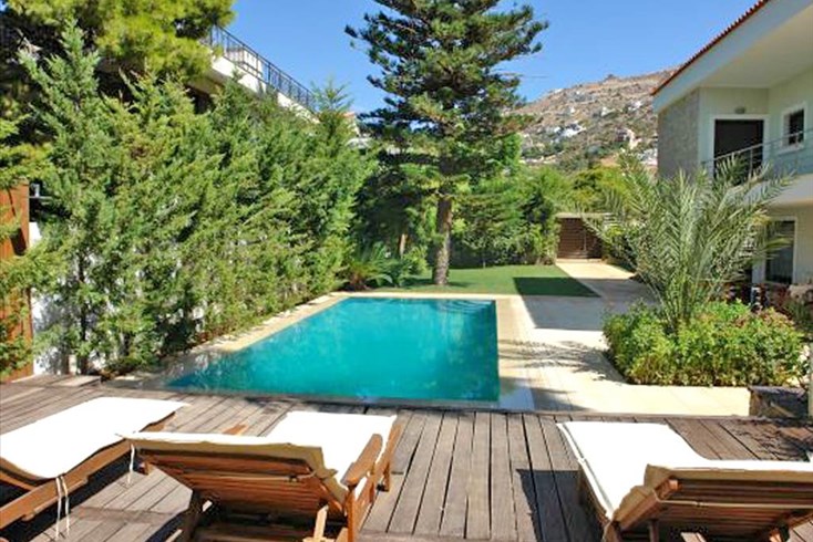 Realty photo 2
