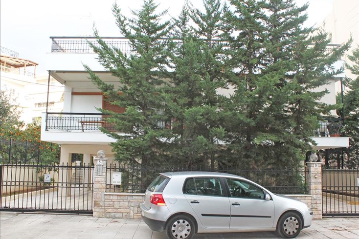 Realty photo 1