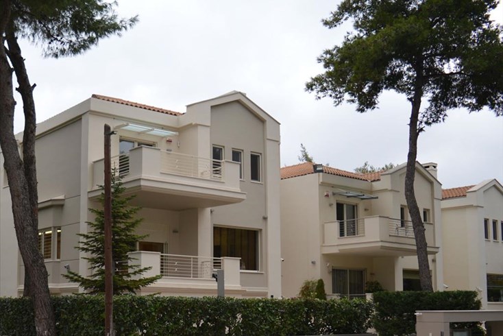 Realty photo 2