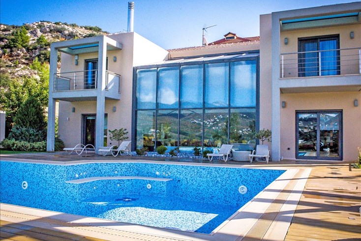 Realty photo 1