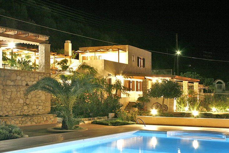 Realty photo 1