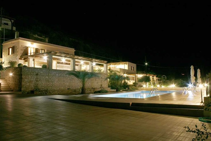 Realty photo 3