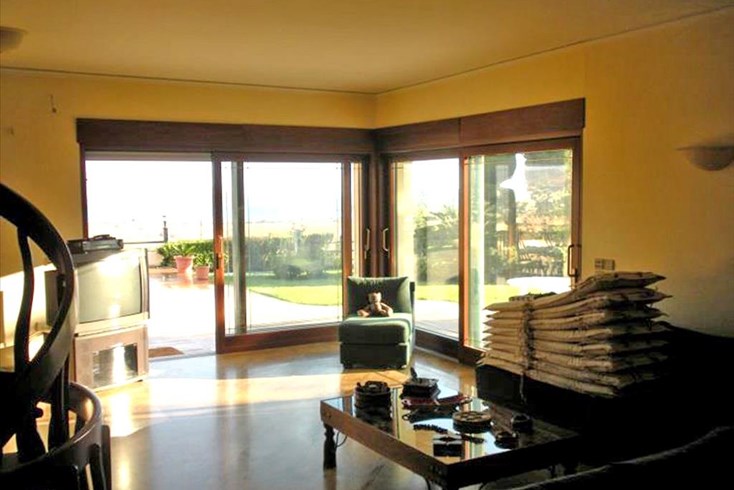 Realty photo 2