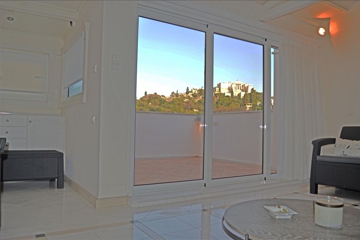 Realty photo 1