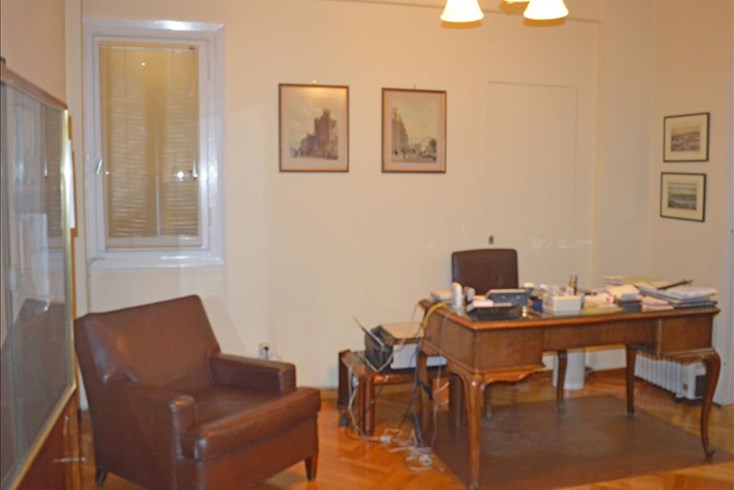Realty photo 1