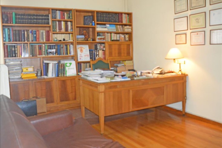 Realty photo 2